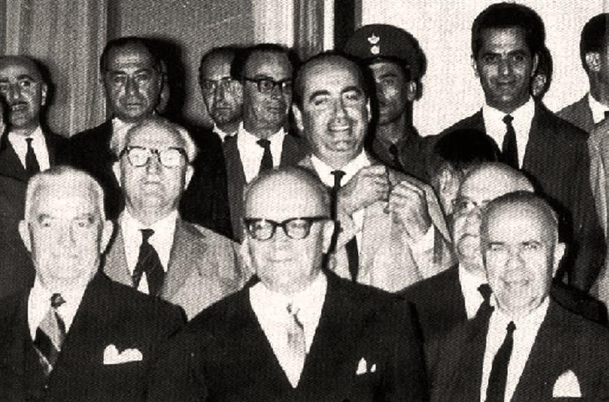 Νόβας δεξιά και Στεφανόπουλος στη μέση. Δύο από τους πρωταγωνιστές της Αποστασίας. Νόβας δεξιά και Στεφανόπουλος στη μέση. Δύο από τους πρωταγωνιστές της Αποστασίας.