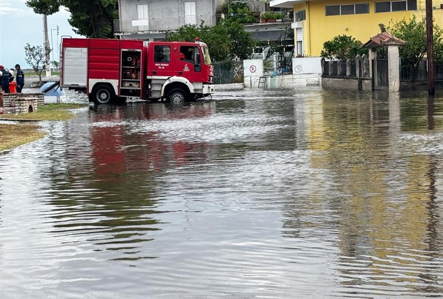 Πλημμύρες από την κακοκαιρία στο Αιτωλικό Αιτωλοακαρνανίας (EUROKINISSI)