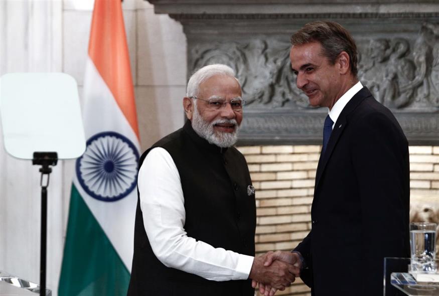 Ο Κυριάκος Μητσοτάκης με τον πρωθυπουργό της Ινδίας (Eurokinissi)