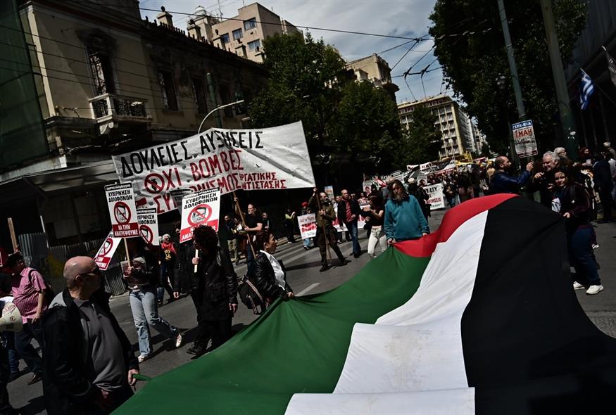 Συγκέντρωση στο κέντρο της Αθήνας για την Εργατική Πρωτομαγιά (EUROKINISSI) Συγκέντρωση στο κέντρο της Αθήνας για την Εργατική Πρωτομαγιά (EUROKINISSI)