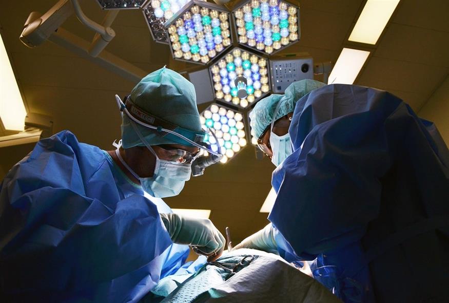 Γιατροί σε χειρουργείο/pixabay