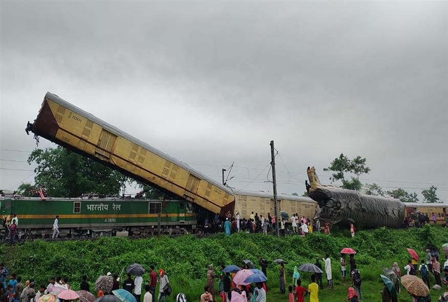 Σιδηροδρομικό δυστύχημα στην Ινδία/X