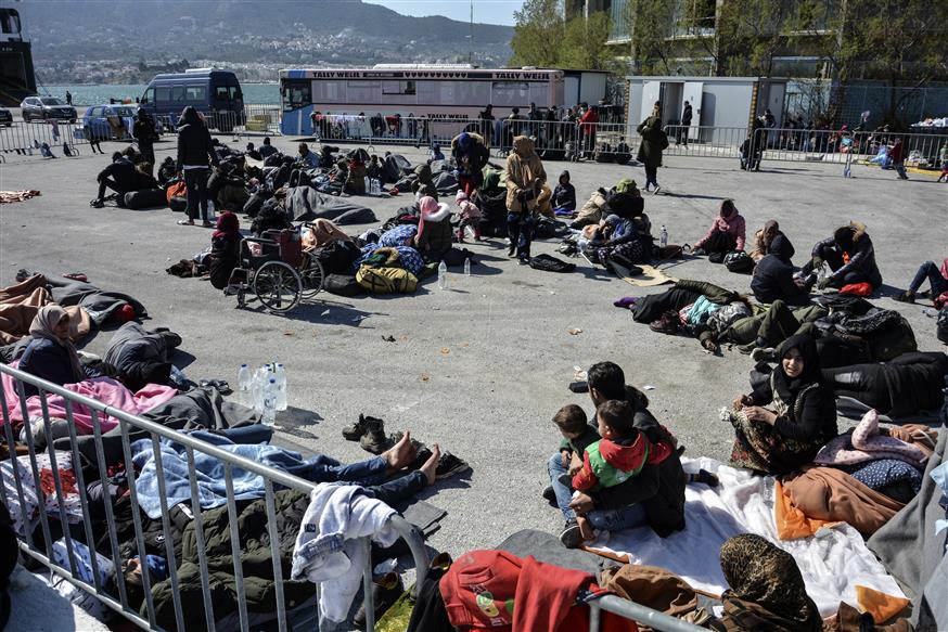Καταυλισμός προσφύγων και μεταναστών στο λιμάνι της Μυτιλήνης/(AP Photo/Panagiotis Balaskas)