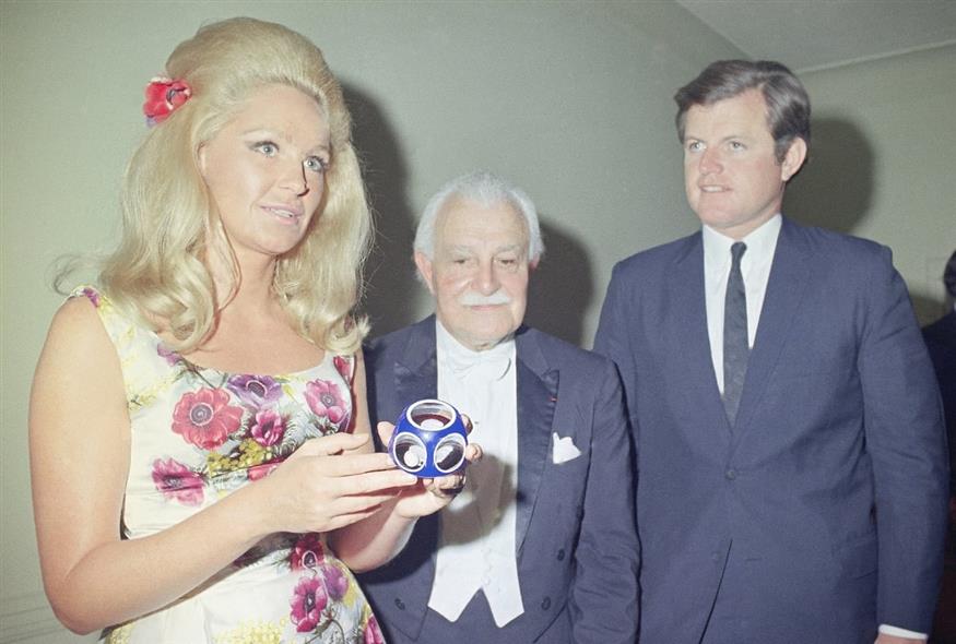 Τζόαν Κένεντι (Χ)