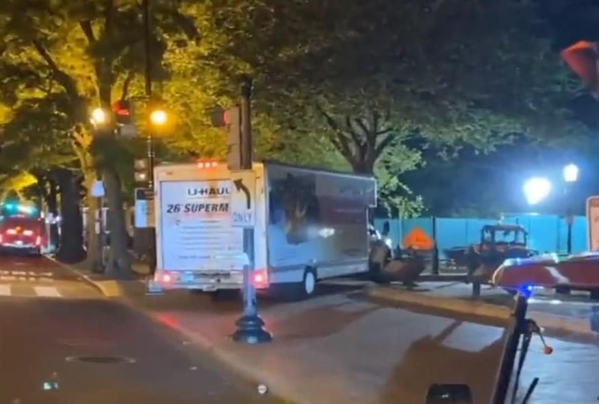 Φορτηγό έπεσε σε μπάρες κοντά στον Λευκό Οίκο/video capture Rawsalerts twitter