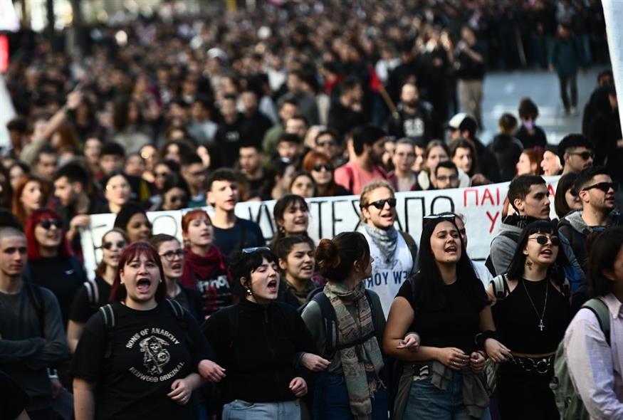 Μαζική η συμμετοχή στο πανεκπαιδευτικό συλλαλητήριο κατά της ίδρυσης ιδιωτικών πανεπιστημίων (Eurokinissi)