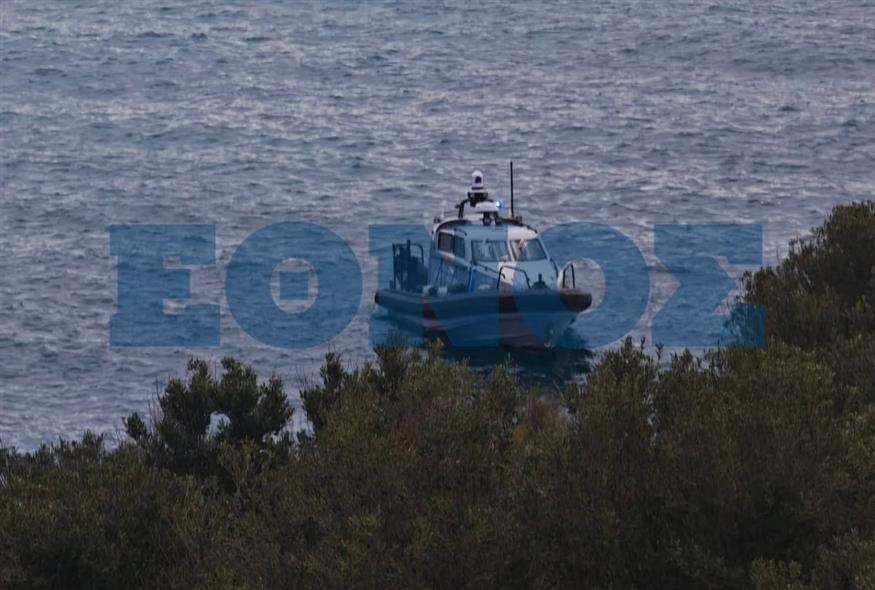 Η στιγμή της επιχείρησης ανάσυρσης της σορού του 34χρονου δύτη στη Βουλιαγμένη Η στιγμή της επιχείρησης ανάσυρσης της σορού του 34χρονου δύτη στη Βουλιαγμένη