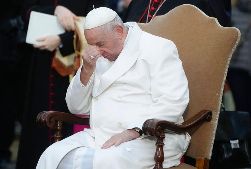 O πάπας Φραγκίσκος ξέσπασε σε λυγμούς/AP