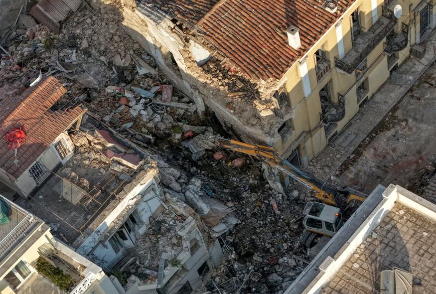 Εικόνες απόλυτης καταστροφής μετά τη φονική έκρηξη στην Πλάκα Εικόνες απόλυτης καταστροφής μετά τη φονική έκρηξη στην Πλάκα