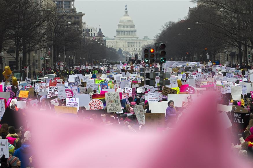 Χιλιάδες γυναίκες στην Ουάσιγκτον (AP Photo/Jose Luis Magana)