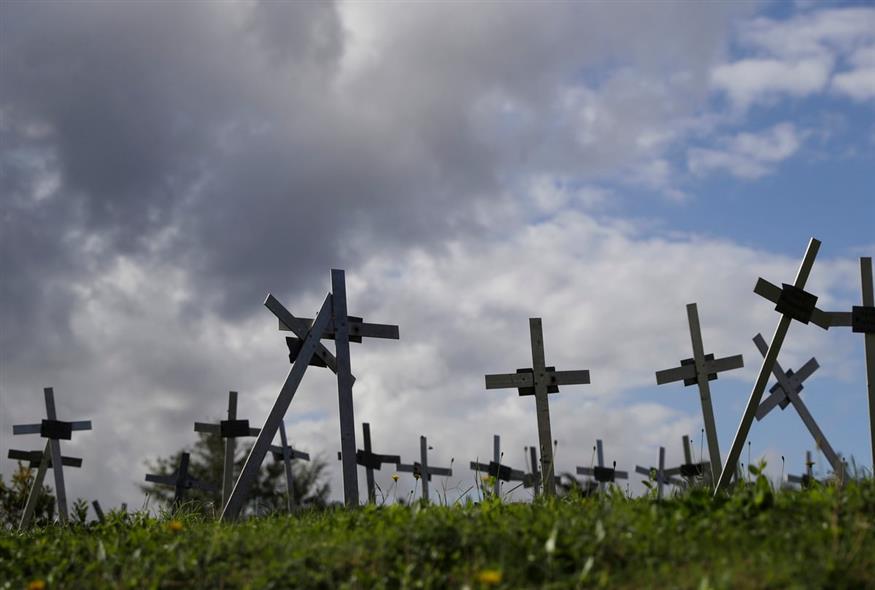 Νεκροταφείο (AP Photo/Gregorio Borgia)