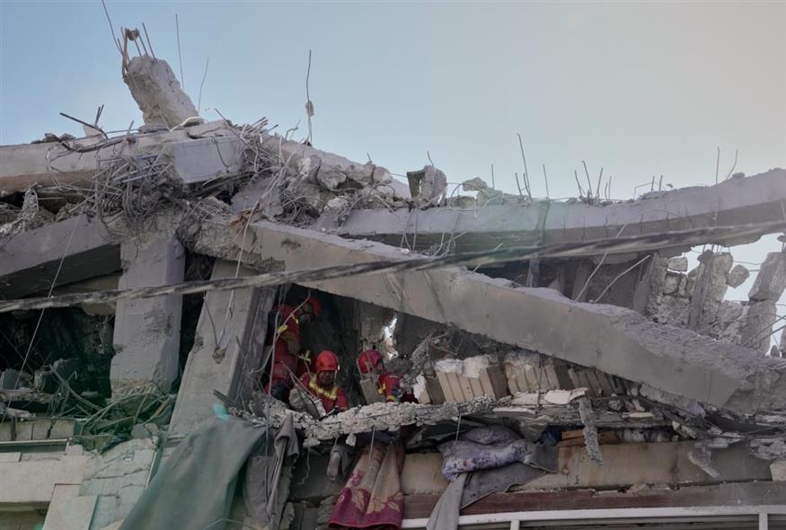 Iράν: Σφοδρά πλήγματα στον κεντρικό ιστό αφήνουν πίσω δεκάδες νεκρούς (AP) Iράν: Σφοδρά πλήγματα στον κεντρικό ιστό αφήνουν πίσω δεκάδες νεκρούς (AP)