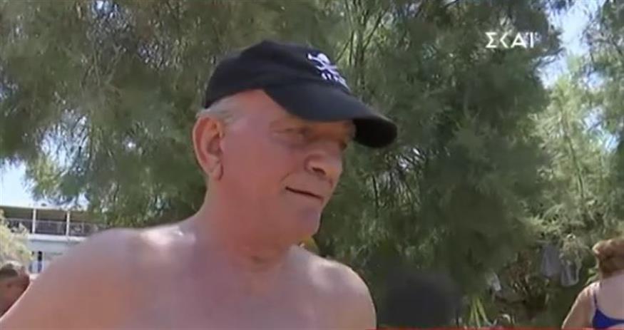 Παππούς σε παραλία ψηφίζει Τσίπρα/ΣΚΑΙ