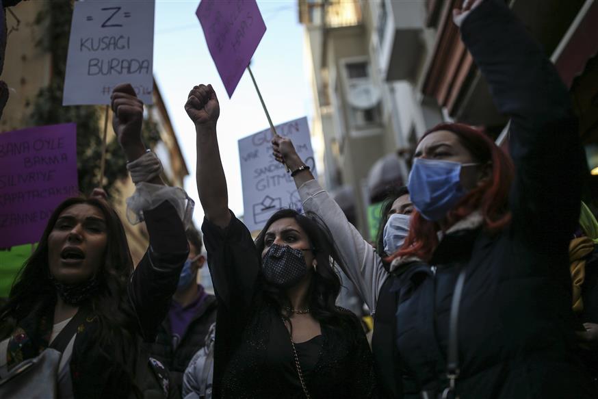 Διαδήλωση γυναικών στην Τουρκία (AP)