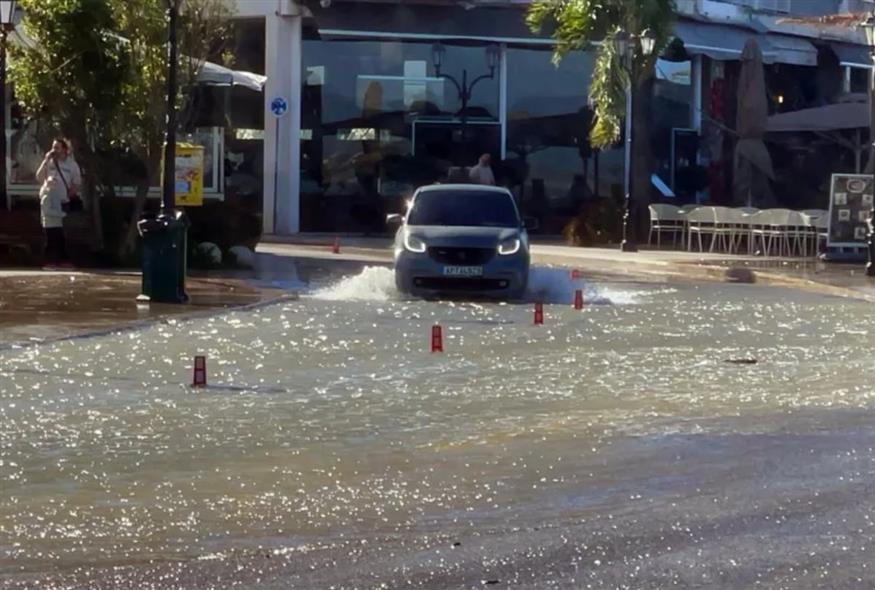 Σοβαρά προβλήματα προκαλούν οι ισχυροί άνεμοι που πλήττουν την Αργολίδα (EUROKINISSI)