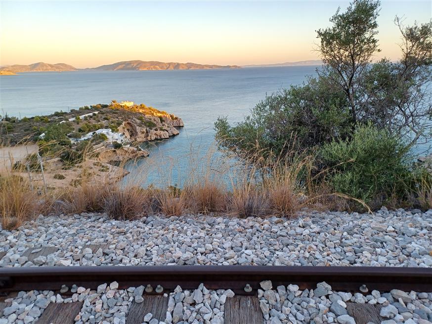 Η θέα από τις παλιές ράγες είναι μαγική | © Χριστίνα Τσαμουρά