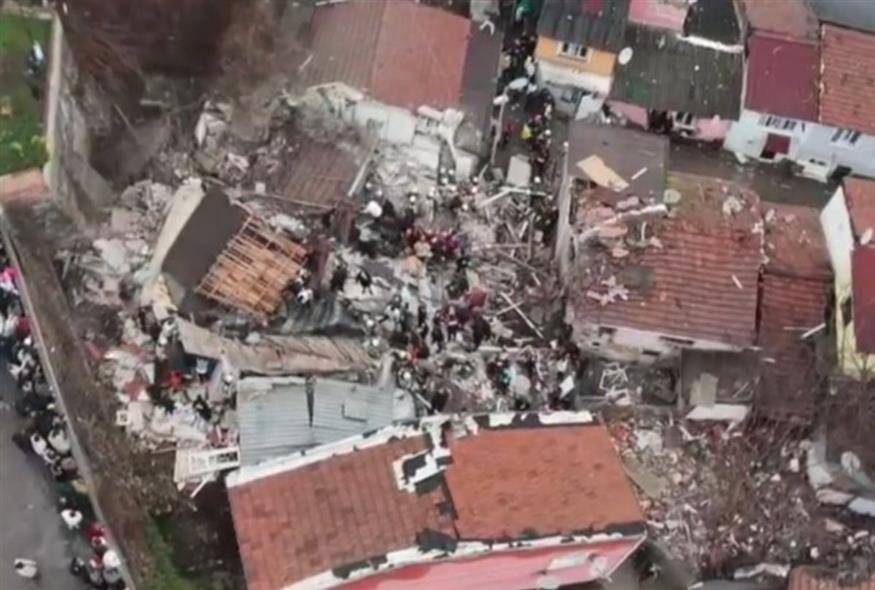 Κατέρρευσε κτίριο στην Κωνσταντινούπολη (X)