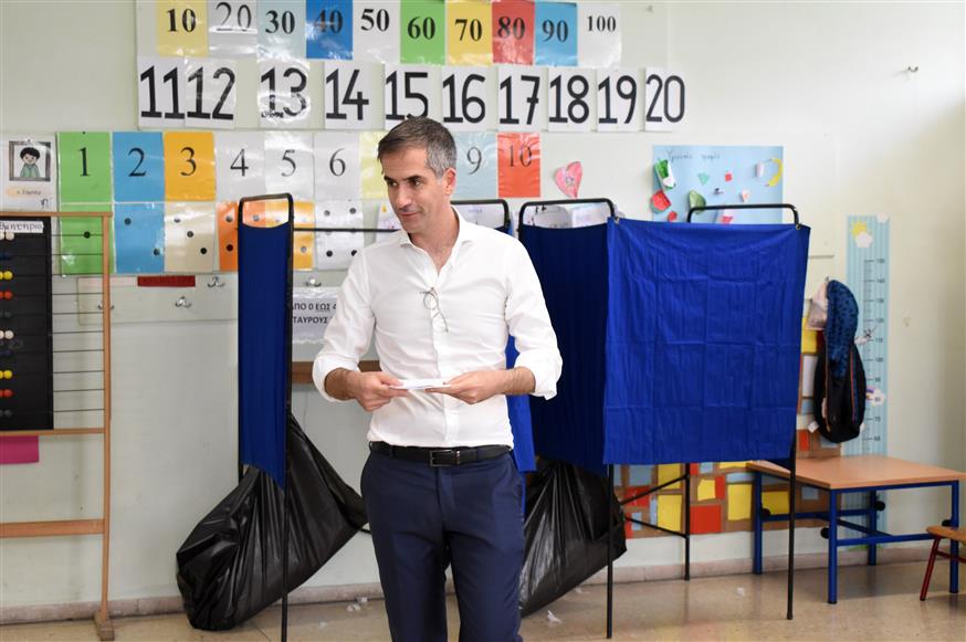 Ψήφισε ο δήμαρχος Αθηναίων Κώστας Μπακογιάννης