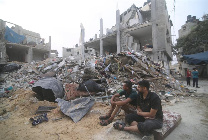 «Κόλαση του Δάντη» στην Παλαιστίνη - Βομβαρδισμοί σε κατοικημένες περιοχές από την αεροπορία του Ισραήλ (AP - gallery)