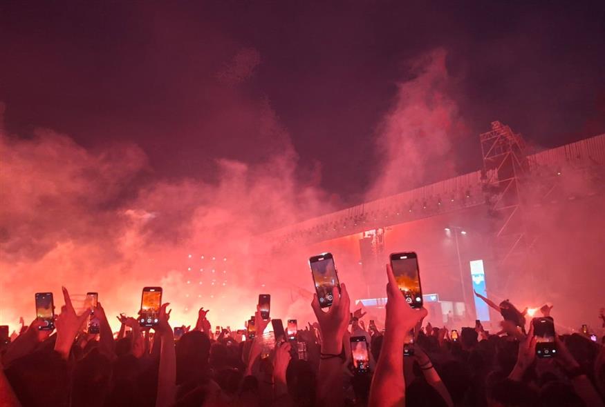 Στιγμιότυπο από τη συναυλία του ΛΕΞ στο ΟΑΚΑ (Copyright: ΕΘΝΟΣ)