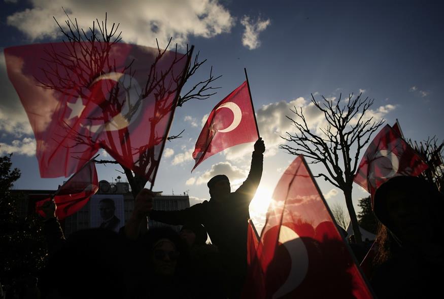 Διαδηλώσεις στην Κωνσταντινούπολη (AP Photo/Emrah Gurel)