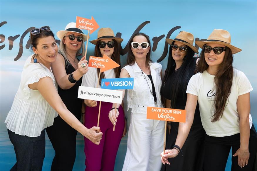 Η ομάδα της Version με την Μαρίζα Αγγελίδη Managing Director της Version Dermocosmetics Η ομάδα της Version με την Μαρίζα Αγγελίδη Managing Director της Version Dermocosmetics