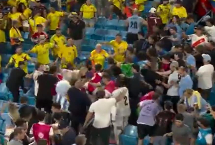 Ξύλο μεταξύ οπαδών της Κολομβίας και παικτών της Σελέστε/twitter/fox soccer