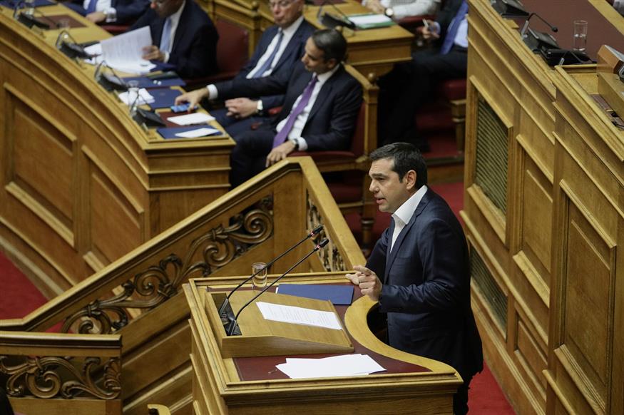 Ο Αλέξης Τσίπρας στο βήμα της Βουλής (Eurokinissi/Γιάννης Παναγόπουλος)