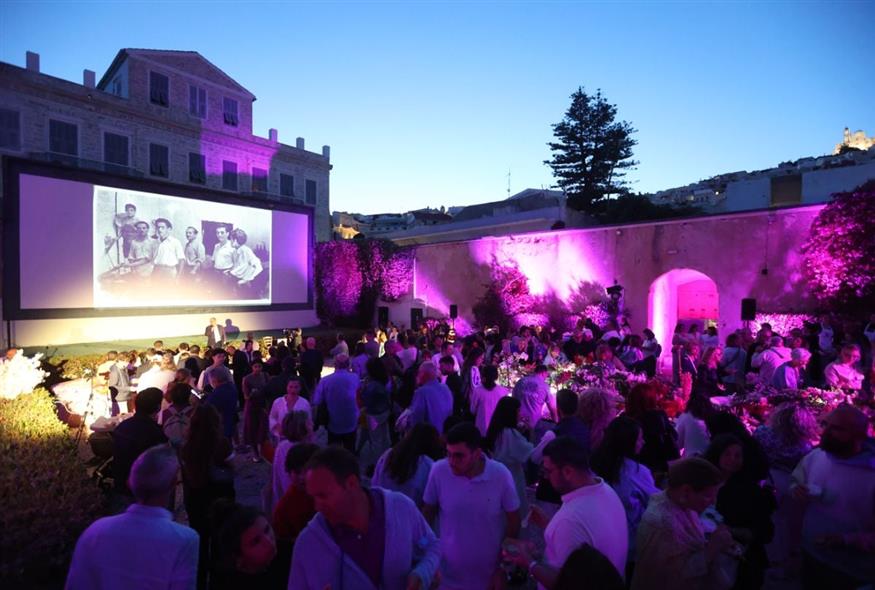 Η εκδήλωση στήθηκε στον εμβληματικό χώρο του Θερινού Κινηματογράφου Παλλάς Ερμούπολης | © Στέφανος Μαμίδης Η εκδήλωση στήθηκε στον εμβληματικό χώρο του Θερινού Κινηματογράφου Παλλάς Ερμούπολης | © Στέφανος Μαμίδης