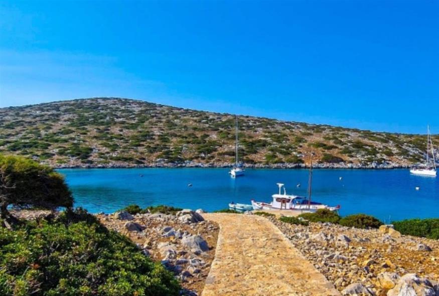 Το άγνωστο νησί – ησυχαστήριο του Αιγαίου με τον υπέροχο οικισμό (travel-inspiration.gr)