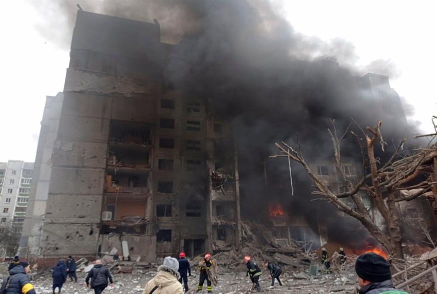 Κατεστραμμένο κτίριο μετά από βομβαρδισμό στην Ουκρανία (ΑP photo)
