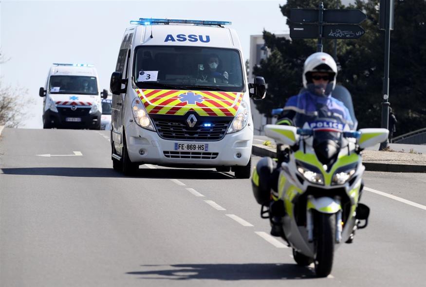 Ασθενοφόρα στη Γαλλία (AP Photo/David Vincent)