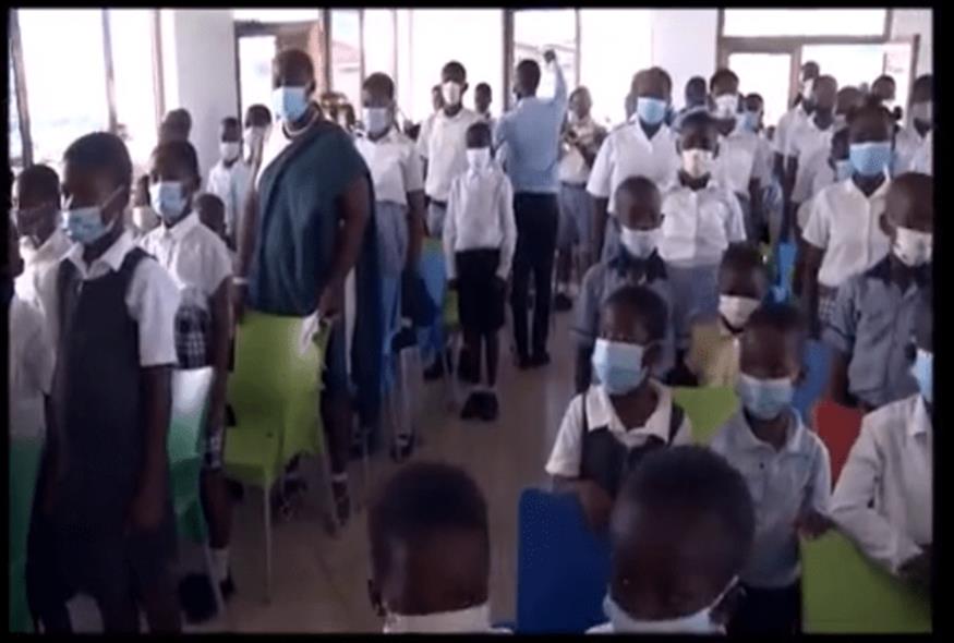 Μαθητές μαθαίνουν ελληνικά στη Γκάνα / Twitter / Video Capture