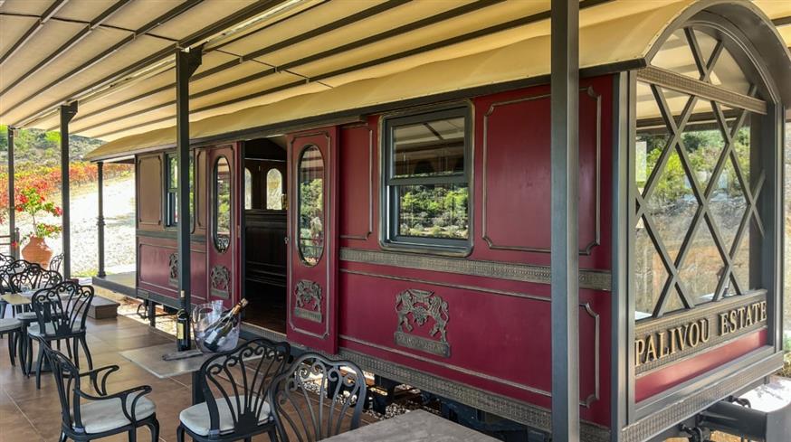 Κτήμα Παλυβού Ένα βαγόνι που θυμίζει τις αμαξοστοιχίες του 19ου αιώνα