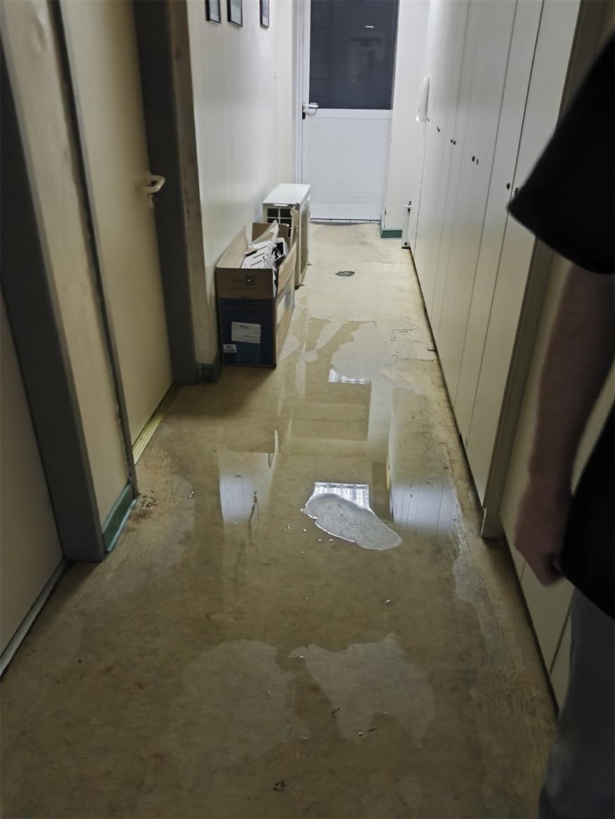 Πλημμύρισε το νοσοκομείο Νίκαιας