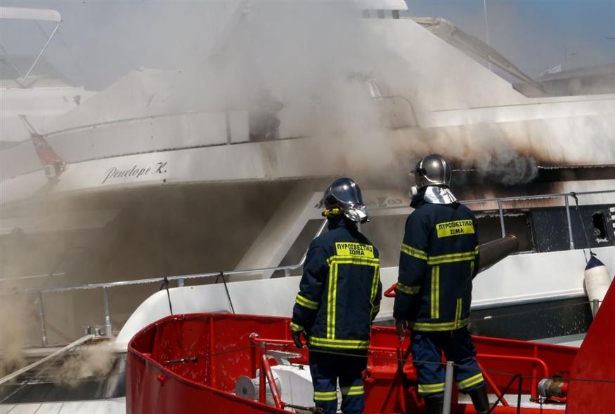 Φωτιά σε σκάφος -  Φωτογραφία αρχείου (EUROKINISSI/ΧΡΗΣΤΟΣ ΜΠΟΝΗΣ)