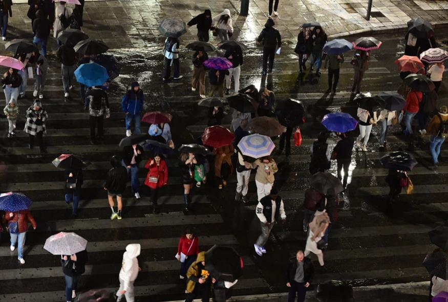 Βροχή στην Αθήνα (ΤΑΤΙΑΝΑ ΜΠΟΛΑΡΗ/EUROKINISSI)