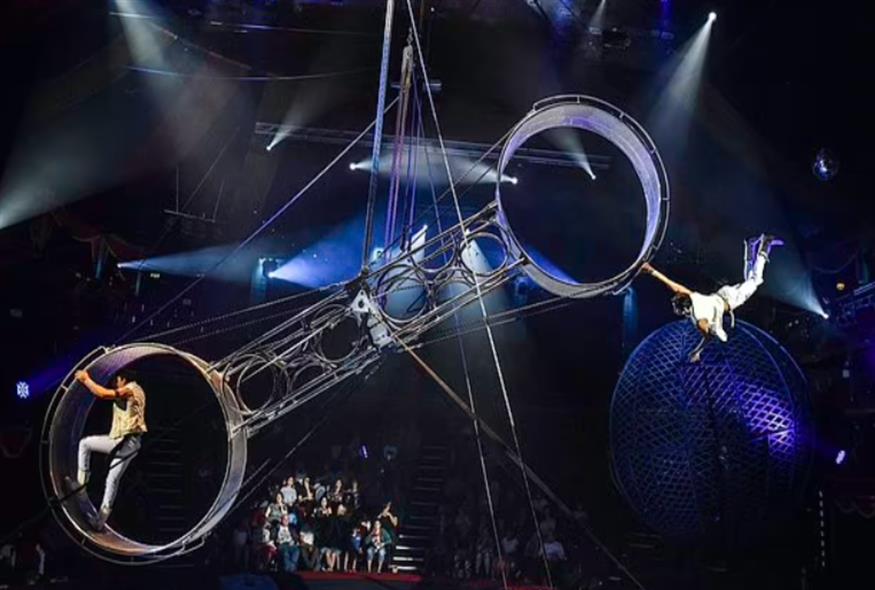 Ακροβάτης έπεσε από ύψος 5 μέτρων κατά τη διάρκεια παράσταστης/Hippodrome Circus