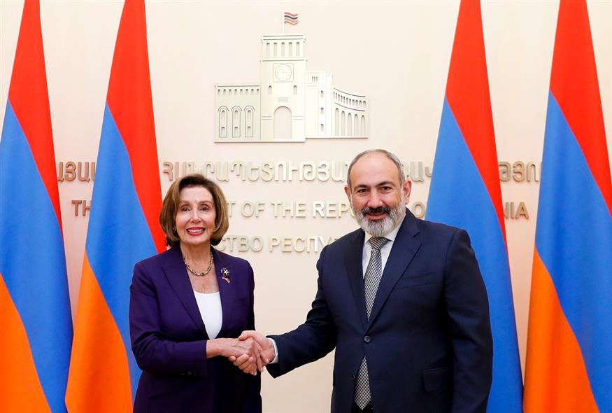 H Πελόζι στην Αρμενία/ AP