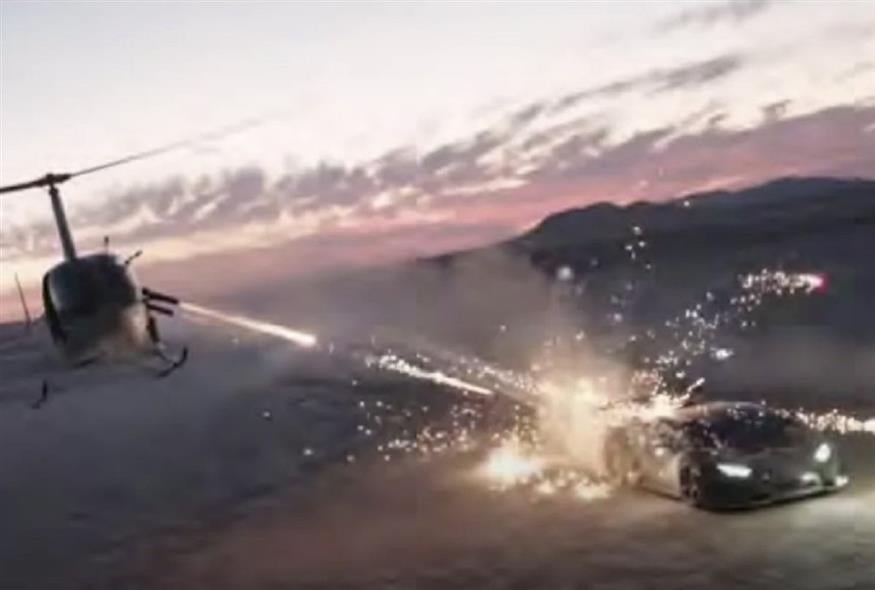 Ελικόπτερο ρίχνει πυροτεχνήματα σε Lamborghini