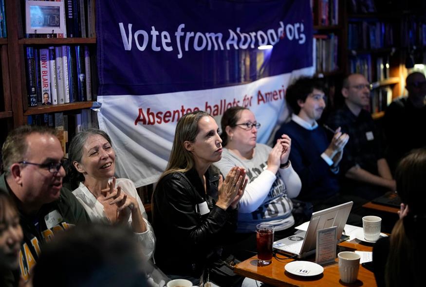 Εκλογές ΗΠΑ: Ο πλανήτης παρακολουθεί με αγωνία τα αποτελέσματα (gallery/AP)