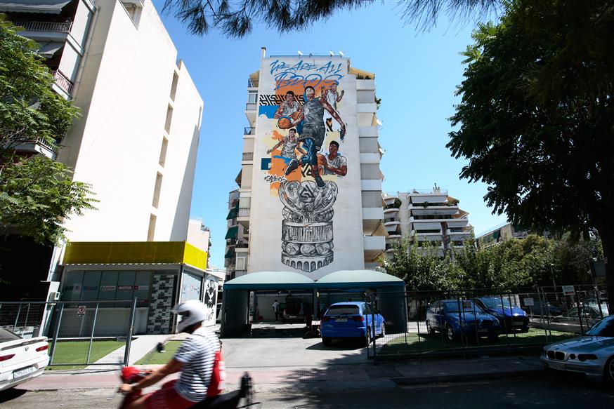 Γκράφιτι για τους Αντετοκούνμπο στα Σεπόλια/Copyright: Eurokinissi (Μάρκος Χουζούρης)
