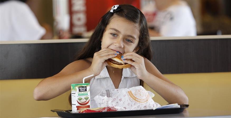 Όταν ένα παιδί τρέφεται με «γρήγορο φαγητό» είναι δεδομένο ότι θα καταλήξει παχύσαρκο (AP Photo/J Pat Carter)