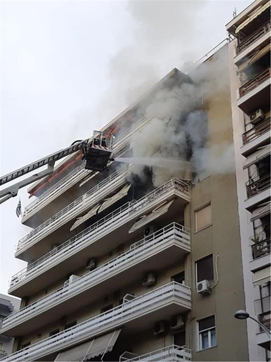 Φωτιά σε διαμέρισμα στη Θεσσαλονίκη/Social Media