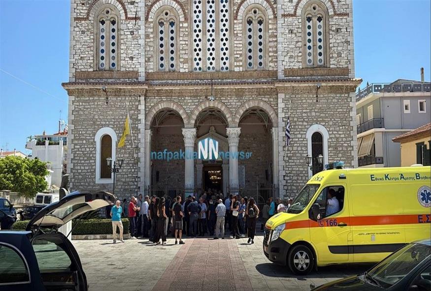 Κηδεία 87χρονης στο Μεσολόγγι (NAFPAKTIANEWS.GR)
