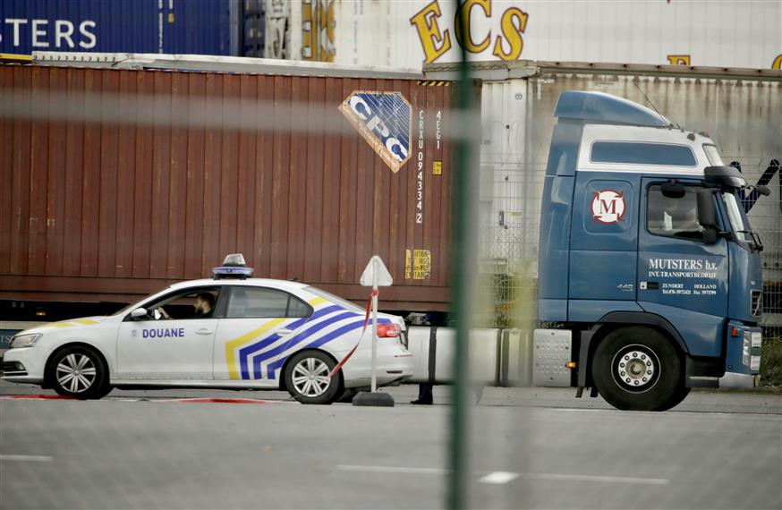 Μετανάστες σε φορτηγό στο Βέλγιο/(AP Photo/Olivier Matthys)
