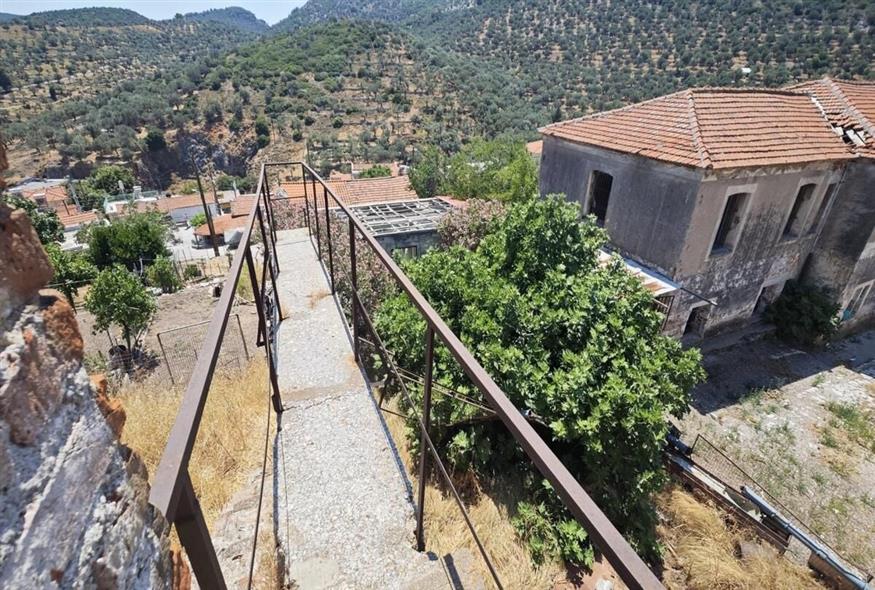 Παλαιές Φυλακές Μυτιλήνης Ανδρέας Π. Κατσακούλης Παλαιές Φυλακές Μυτιλήνης Ανδρέας Π. Κατσακούλης