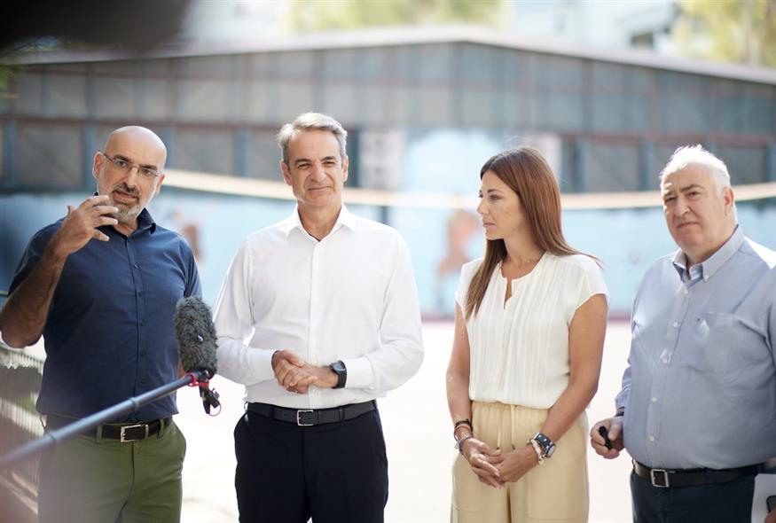 Μητσοτάκης – Ζαχαράκη σε σχολείο του Ζωγράφου (EUROKINISSI)