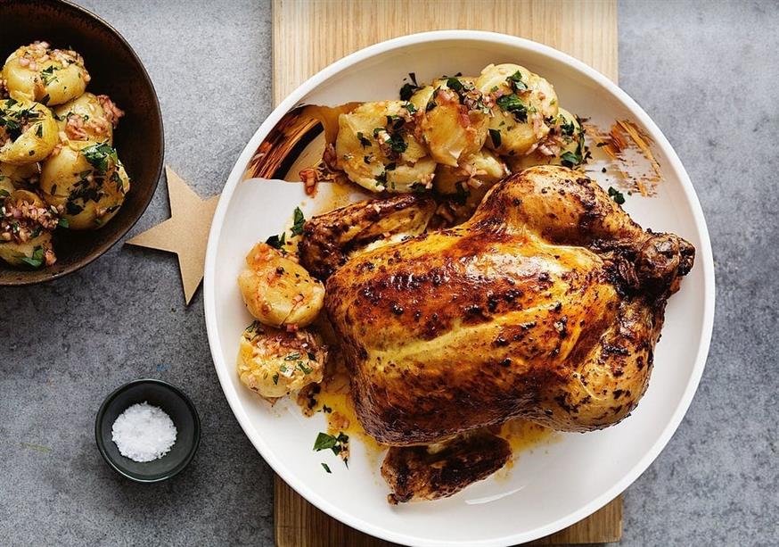 Γεμιστές κότες και κοτόπουλα είναι ιδανικά για μικρά γιορτινά τραπέζια λιγότερων ατόμων