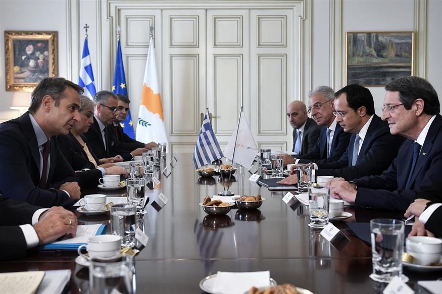 Κ. Μητσοτάκης και Ν. Αναστασιάδης κατά τη συνάντησή τους στην Αθήνα (EUROKINISSI/ΜΠΟΛΑΡΗ ΤΑΤΙΑΝΑ)